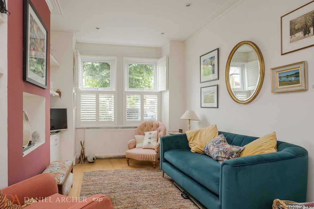 Terraced House for sale in London, Aston Road, Raynes Park, SW20, 1038 m²