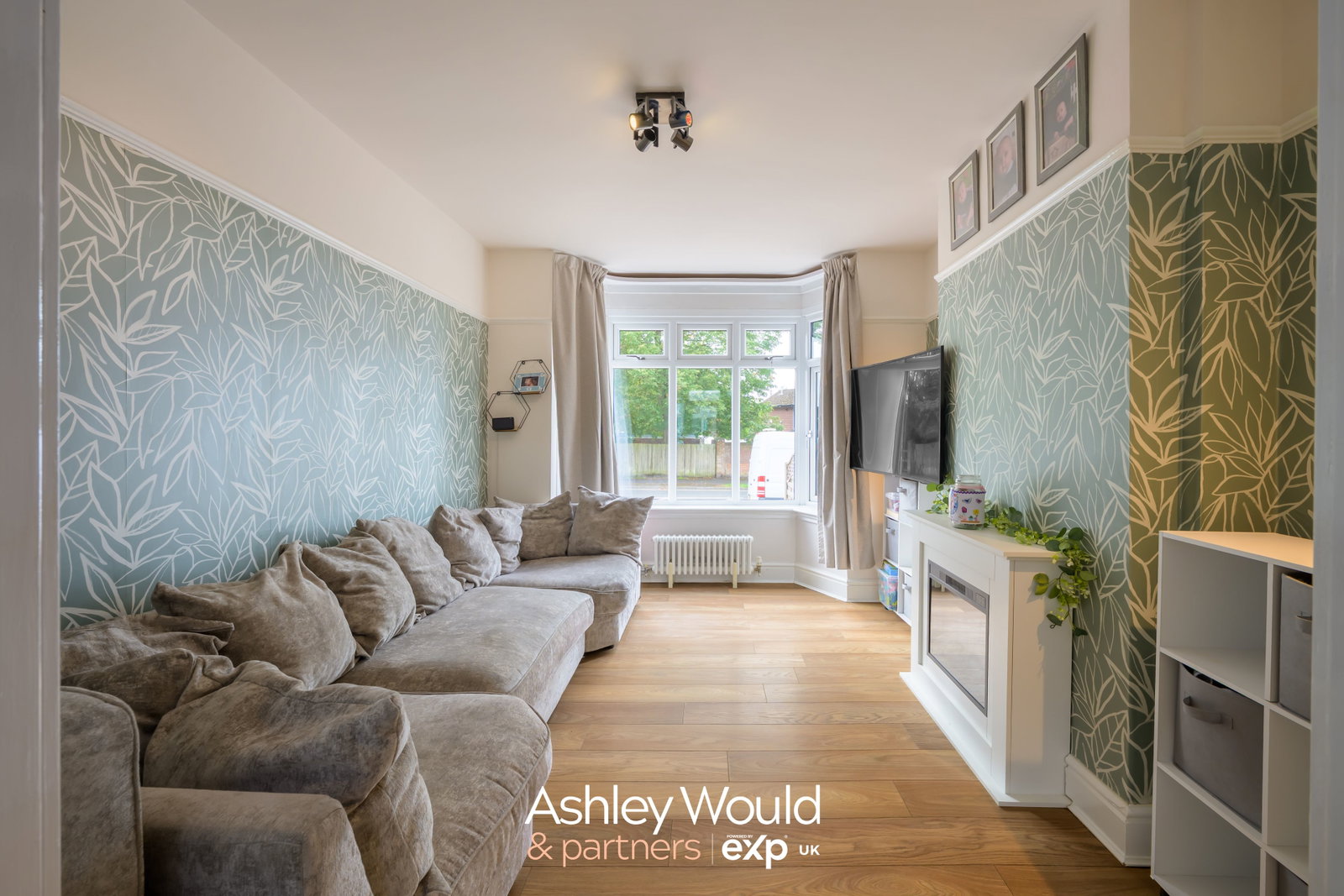 Semi Detached House for sale in Halesowen, Spies Lane, Halesowen, B62 9BN