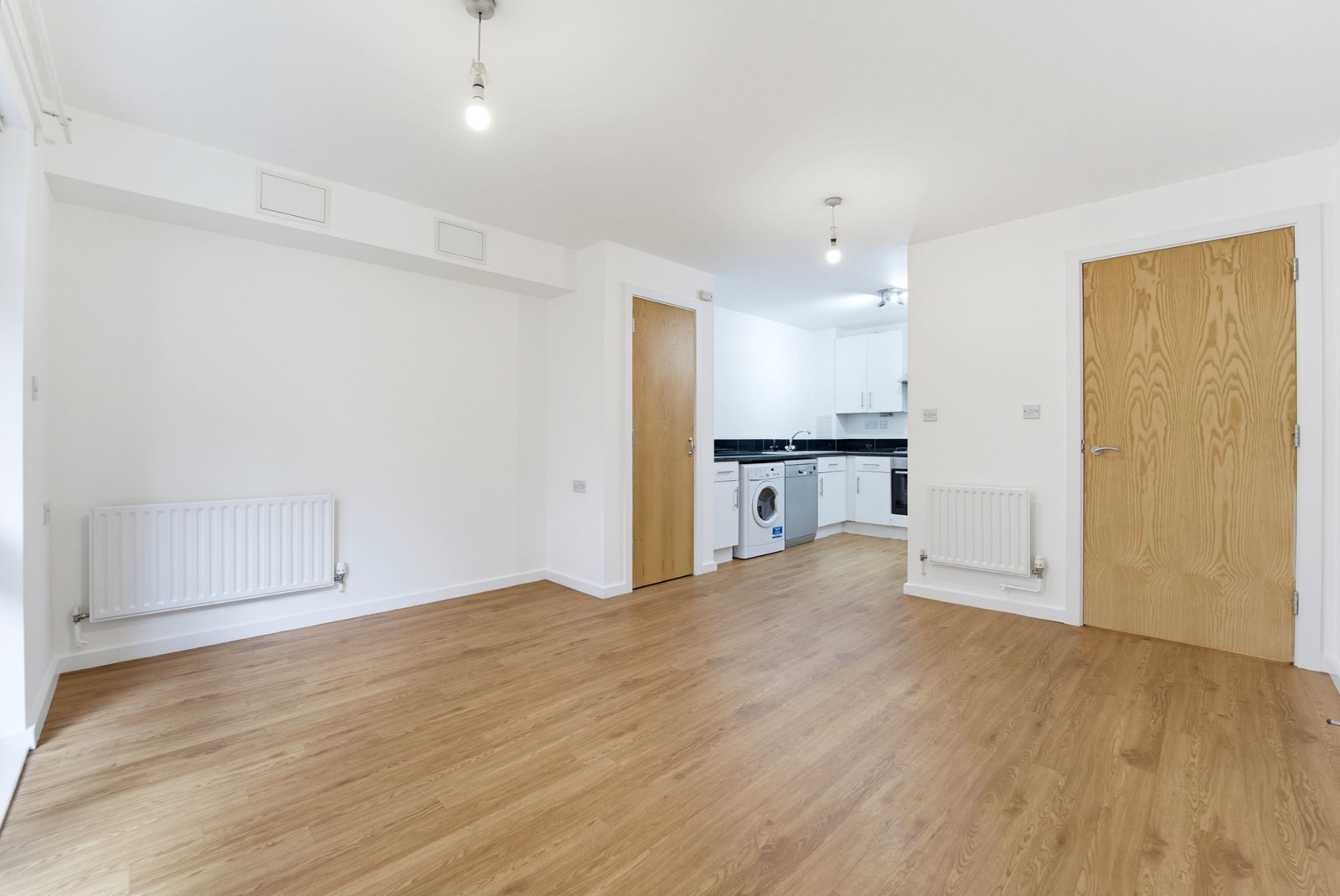 Apartment for sale in London, Gunnersbury Lane, London, W3 8HF