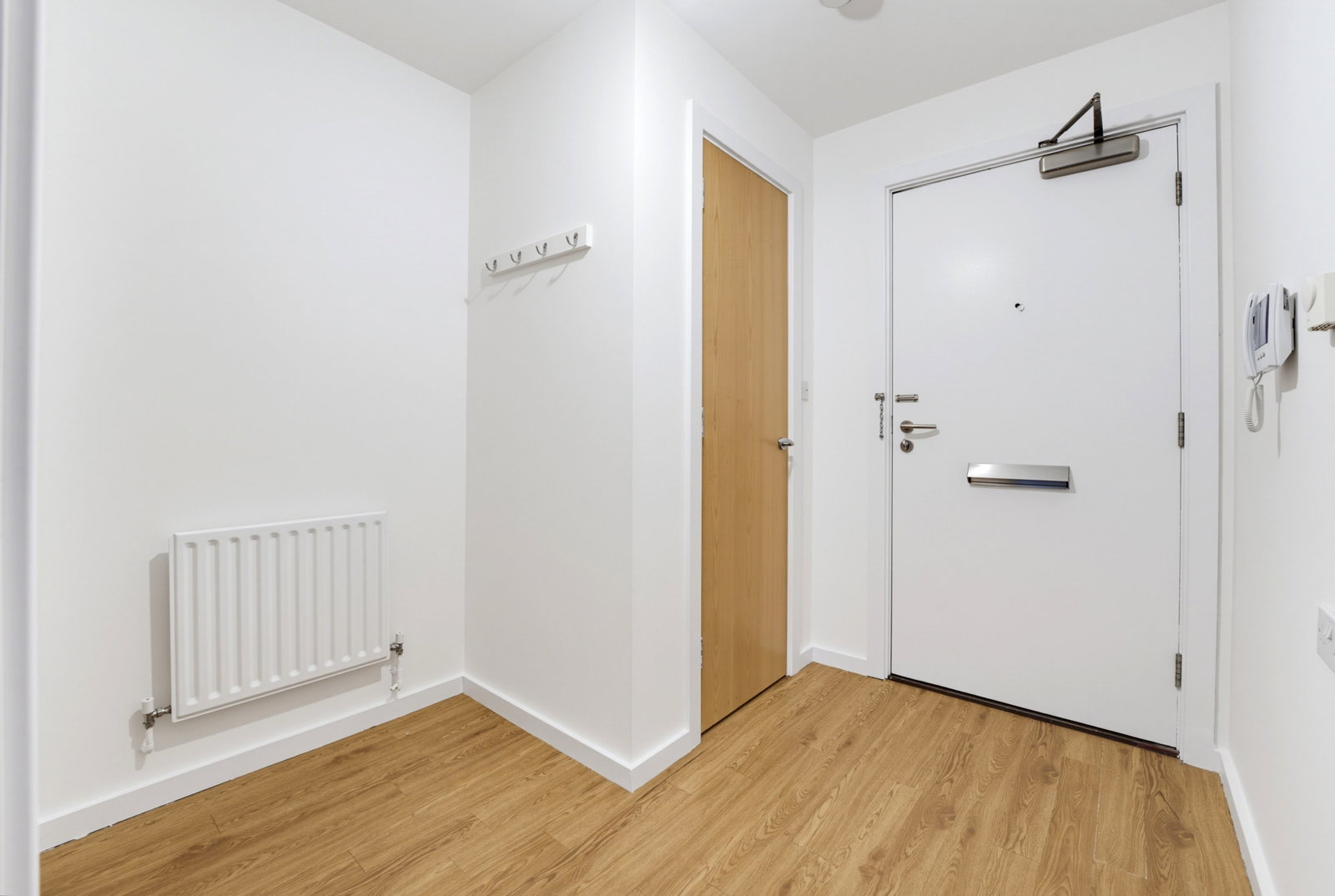 Apartment for sale in London, Gunnersbury Lane, London, W3 8HF