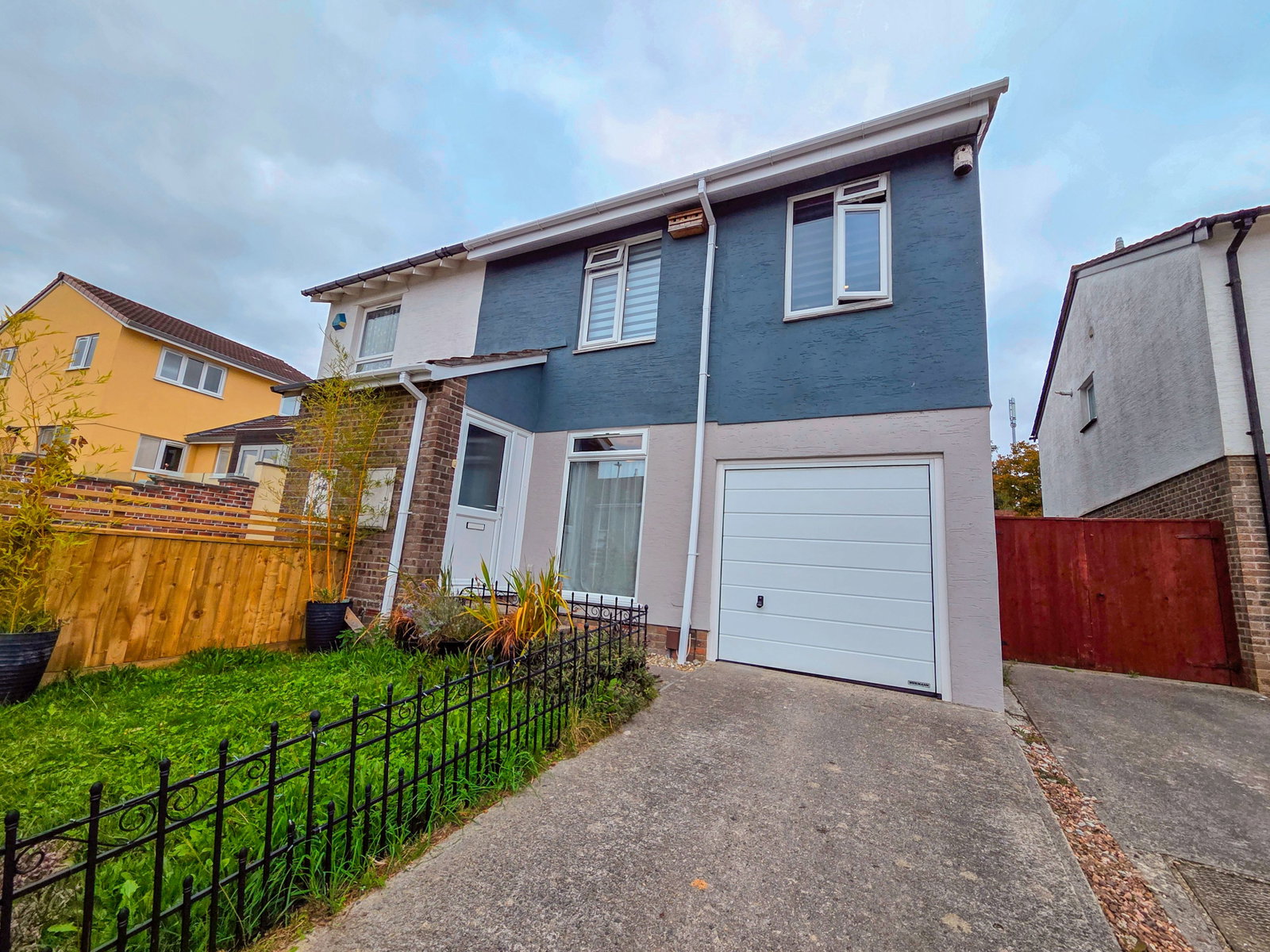 Semi Detached House for sale in City Of Plymouth, Neal Close, Plympton, Plymouth