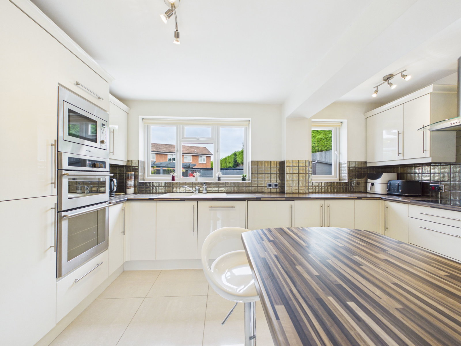 Detached House in Newport 3