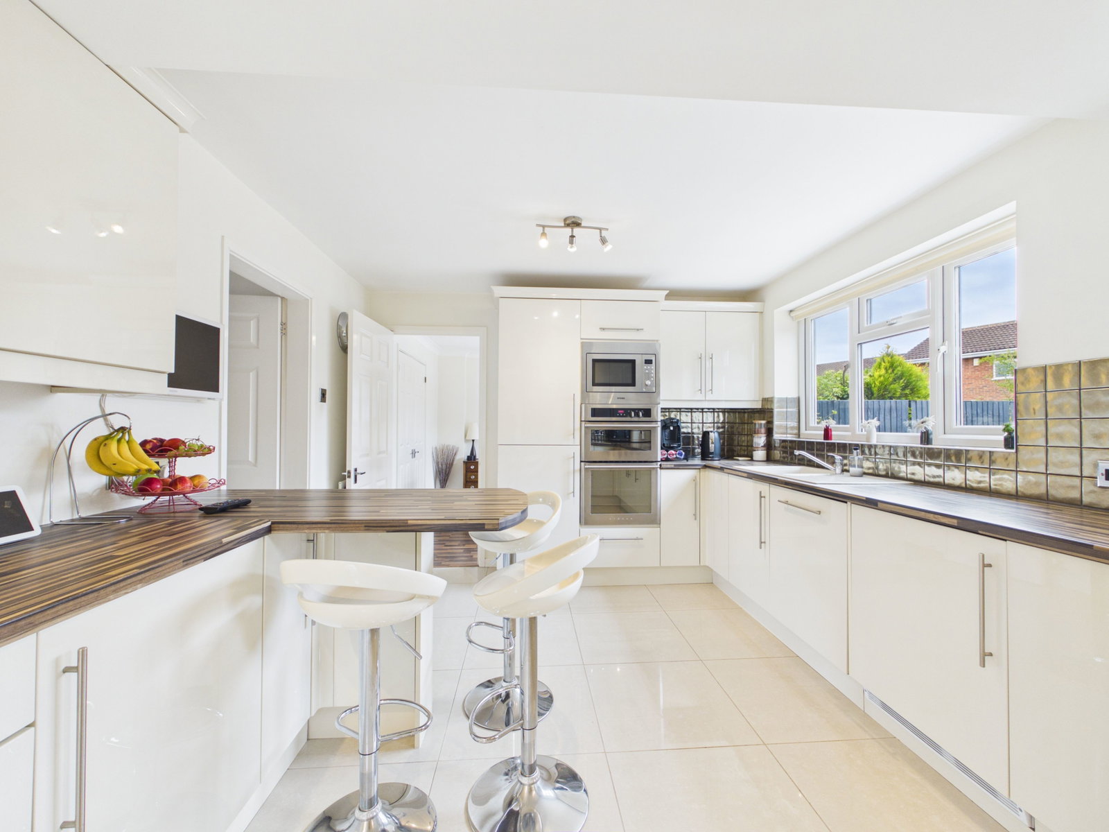 Detached House in Newport 4