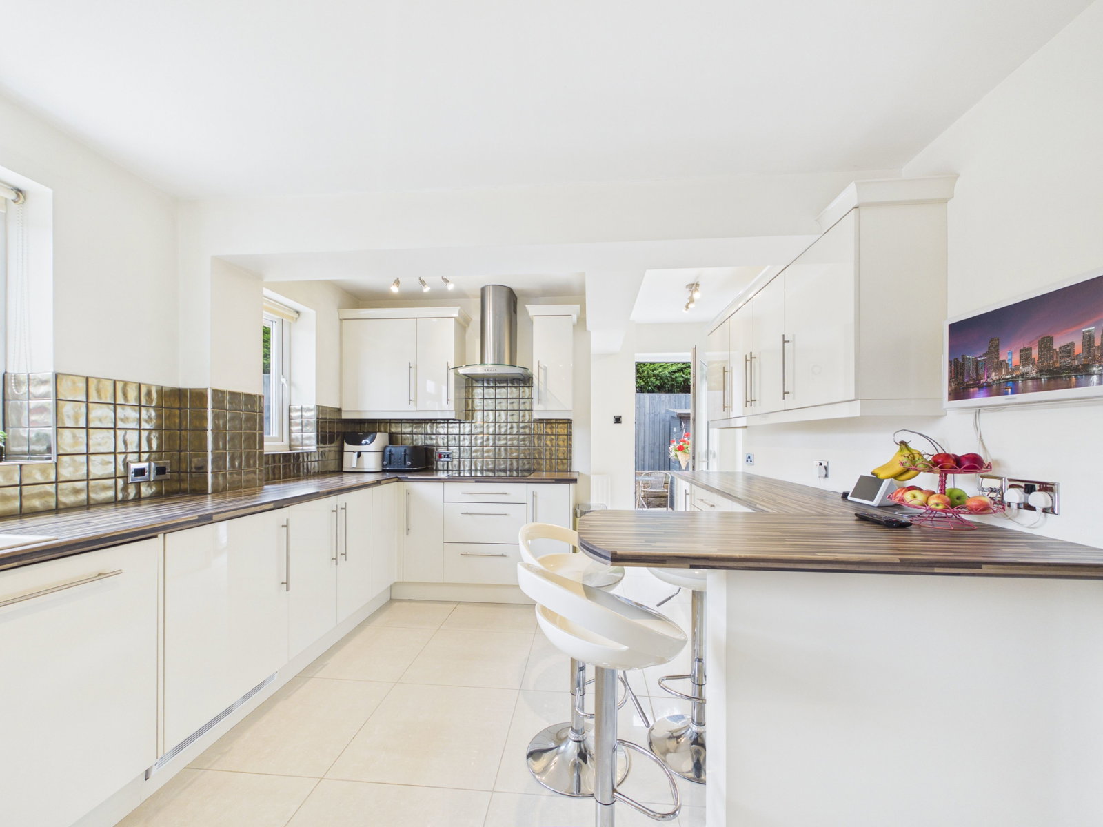 Detached House in Newport 5