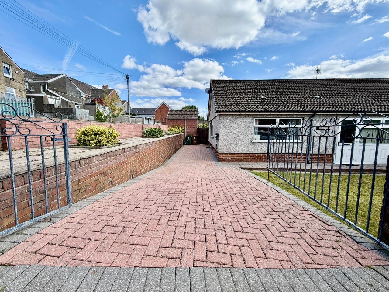 Semi Detached Bungalow for sale in Blackwood, Fords Road, Fleur De Lis, NP12, 700 m²