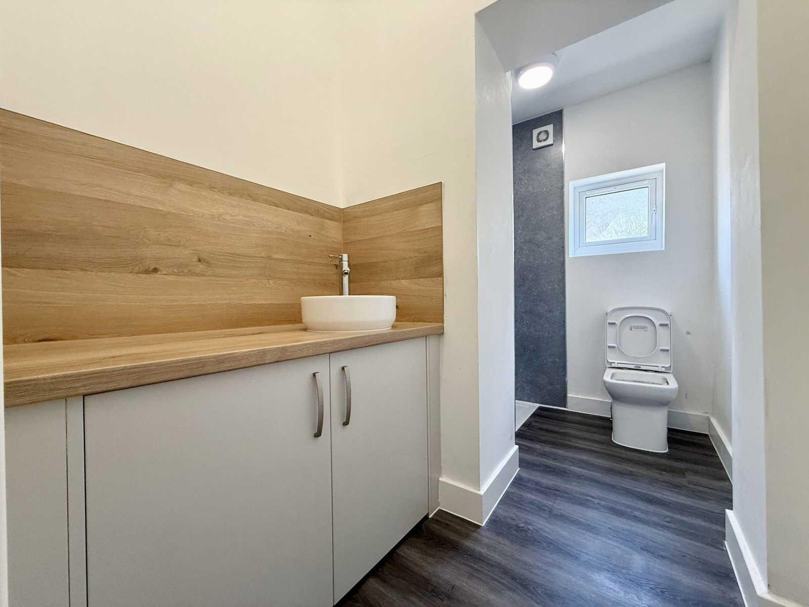 Flat for sale in Gloucester, Russell Street, Gloucester, Gloucestershire, GL1 1NE, 487 m²