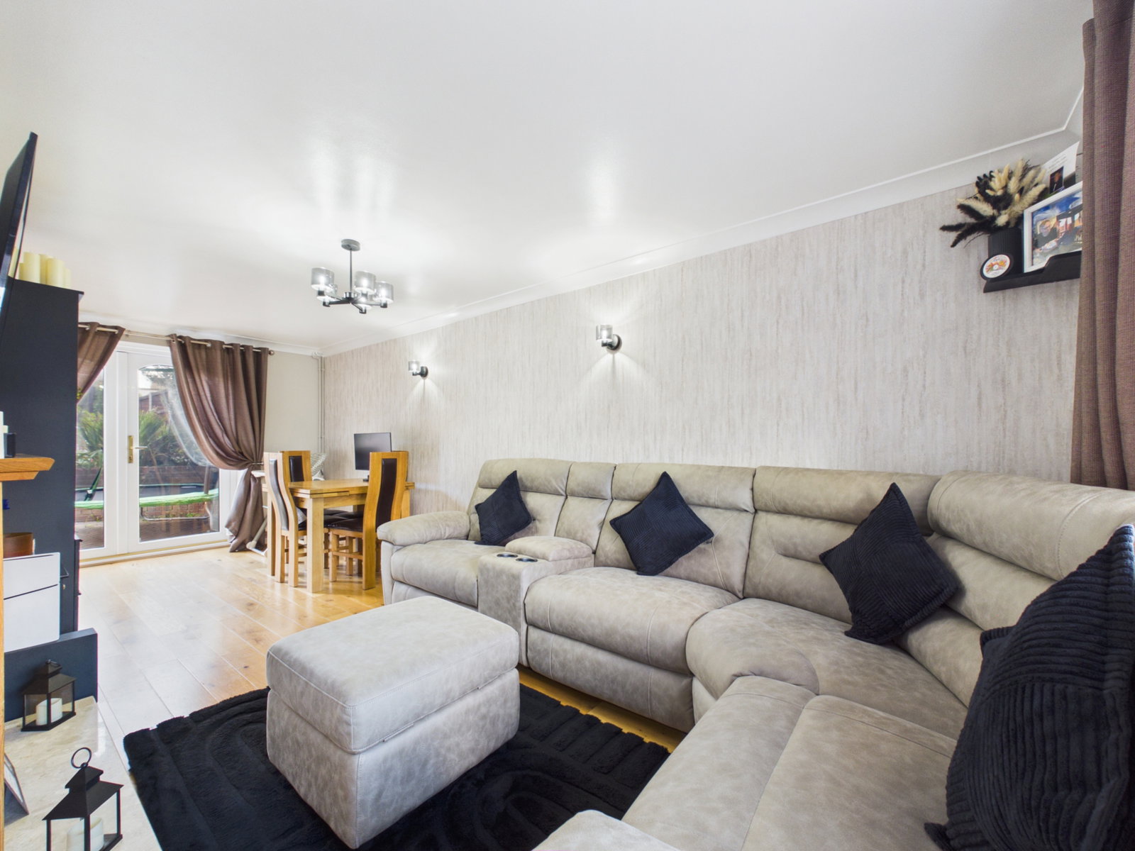 Semi Detached House for sale in Rochester, Kingshill Drive, Hoo, Rochester, ME3 9JP, 894 m²