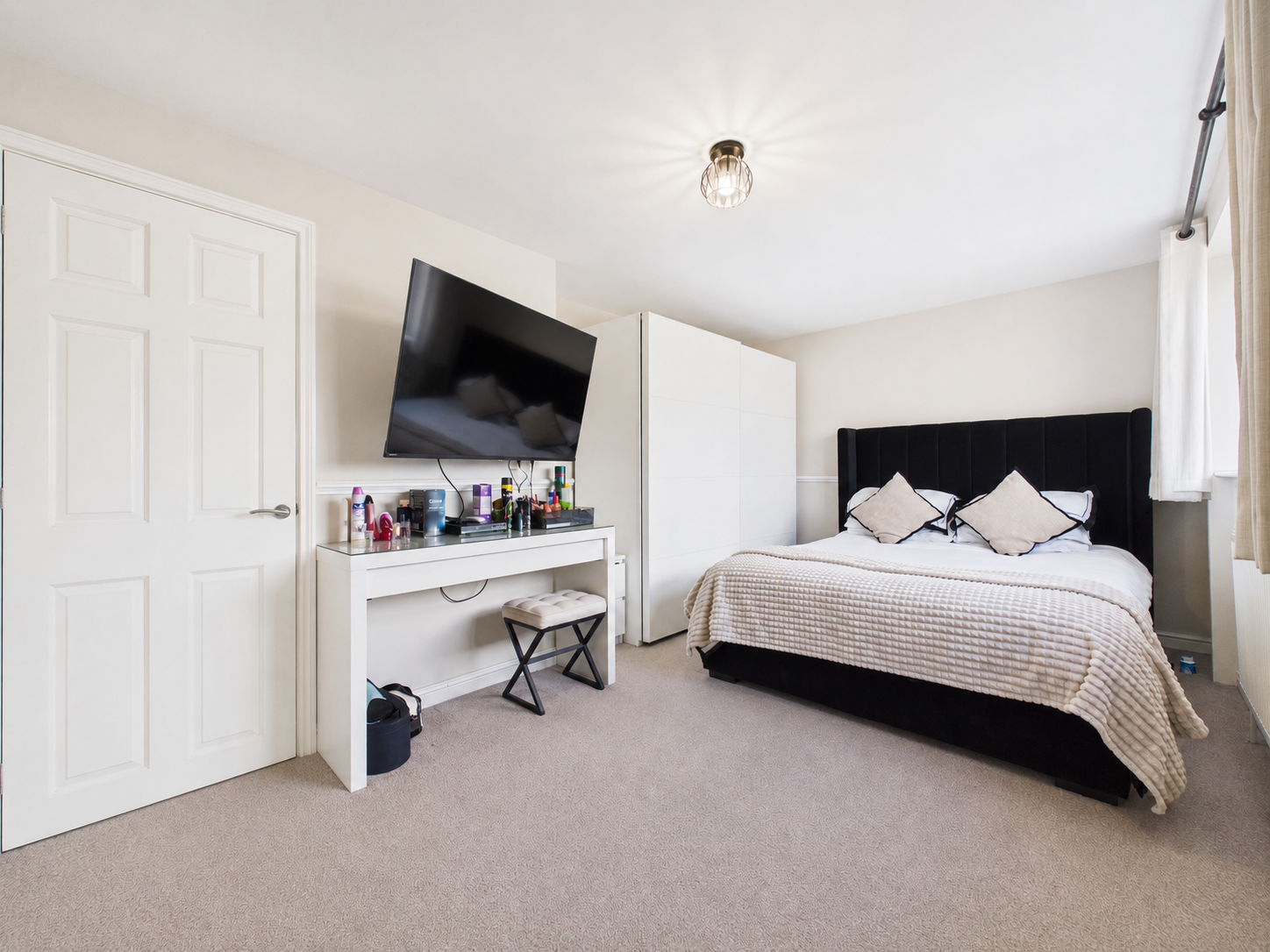 Semi Detached House for sale in Rochester, Kingshill Drive, Hoo, Rochester, ME3 9JP, 894 m²