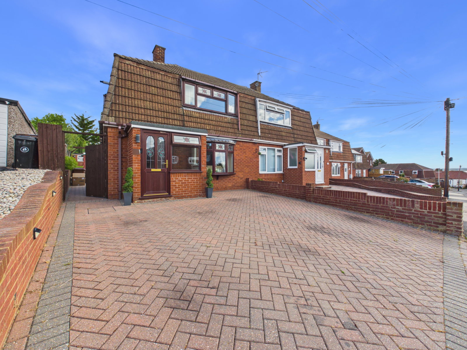 Semi Detached House for sale in Rochester, Kingshill Drive, Hoo, Rochester, ME3 9JP, 894 m²