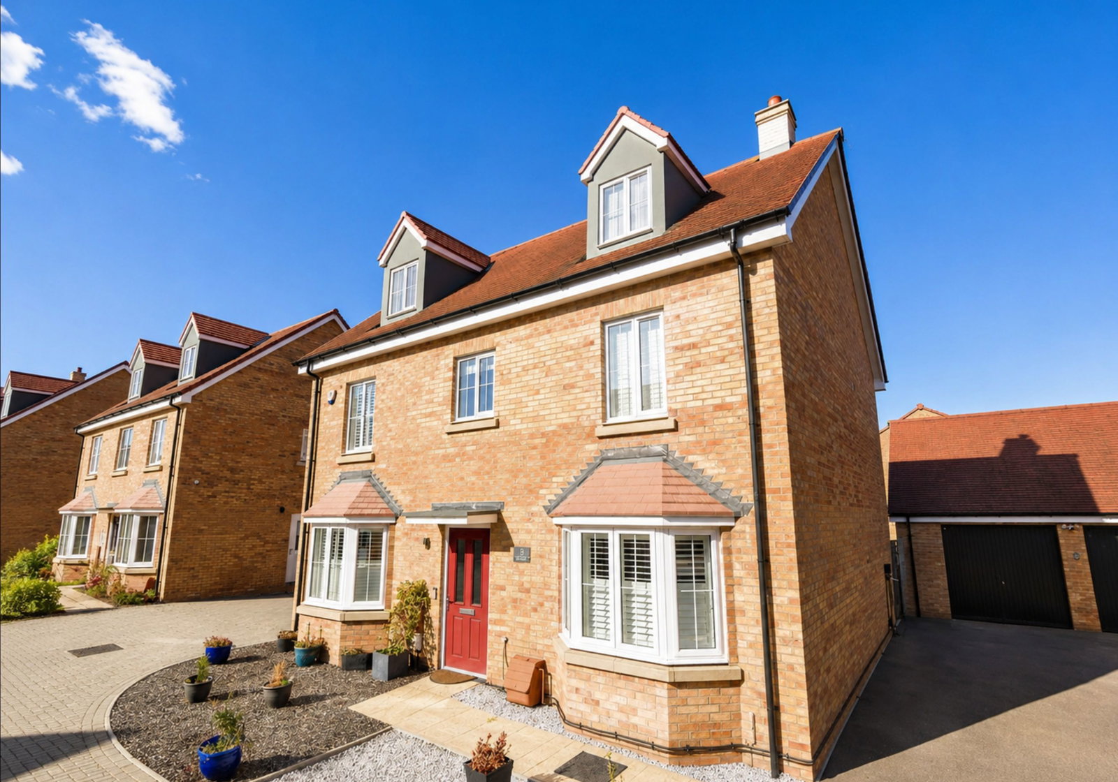 Detached House for sale in Milton Keynes, Whitecastle Way, Milton Keynes, MK4 4LU