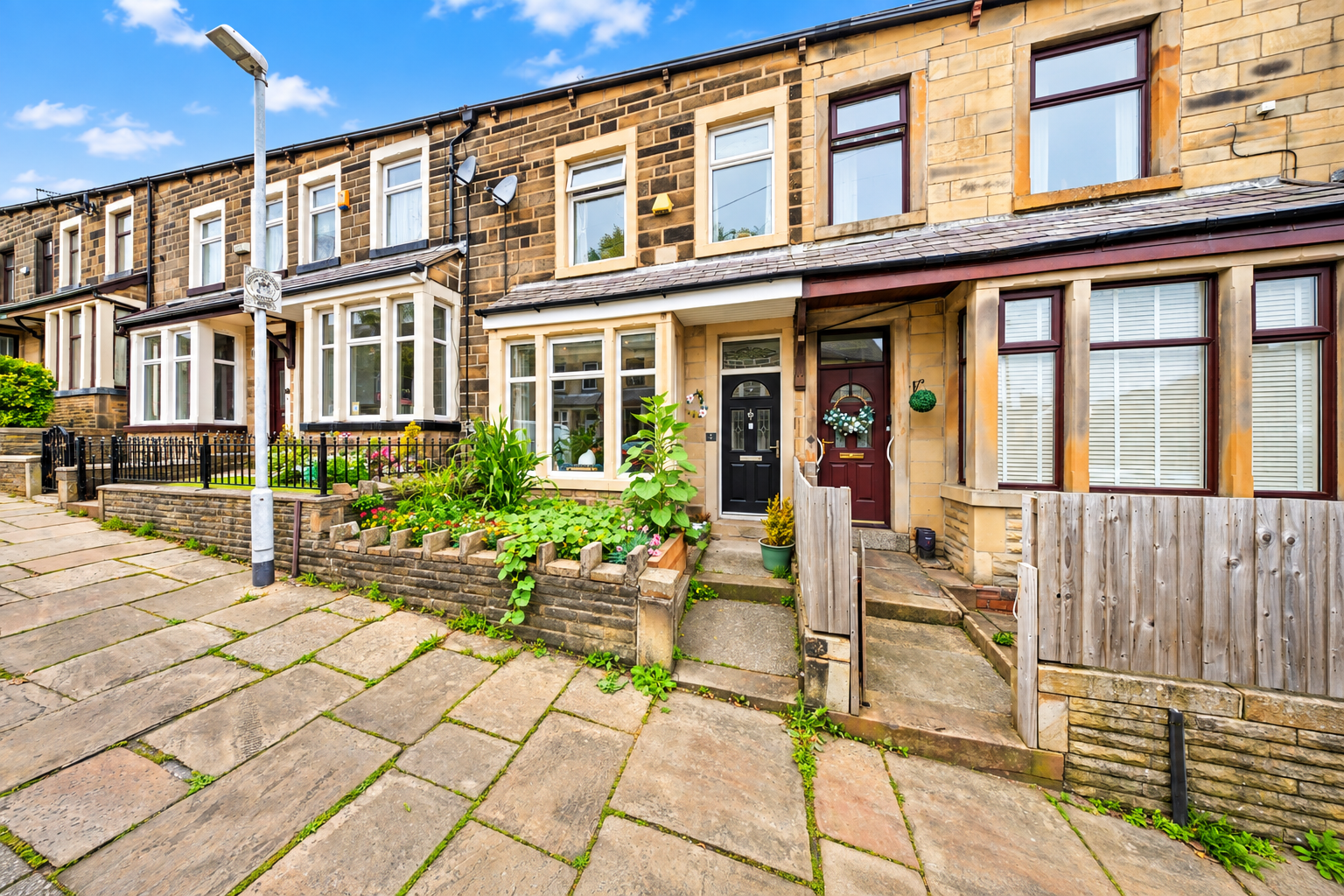 Terraced House for sale in Burnley, Hawthorne Road, Burnley, BB11 2JR, 1594 m²