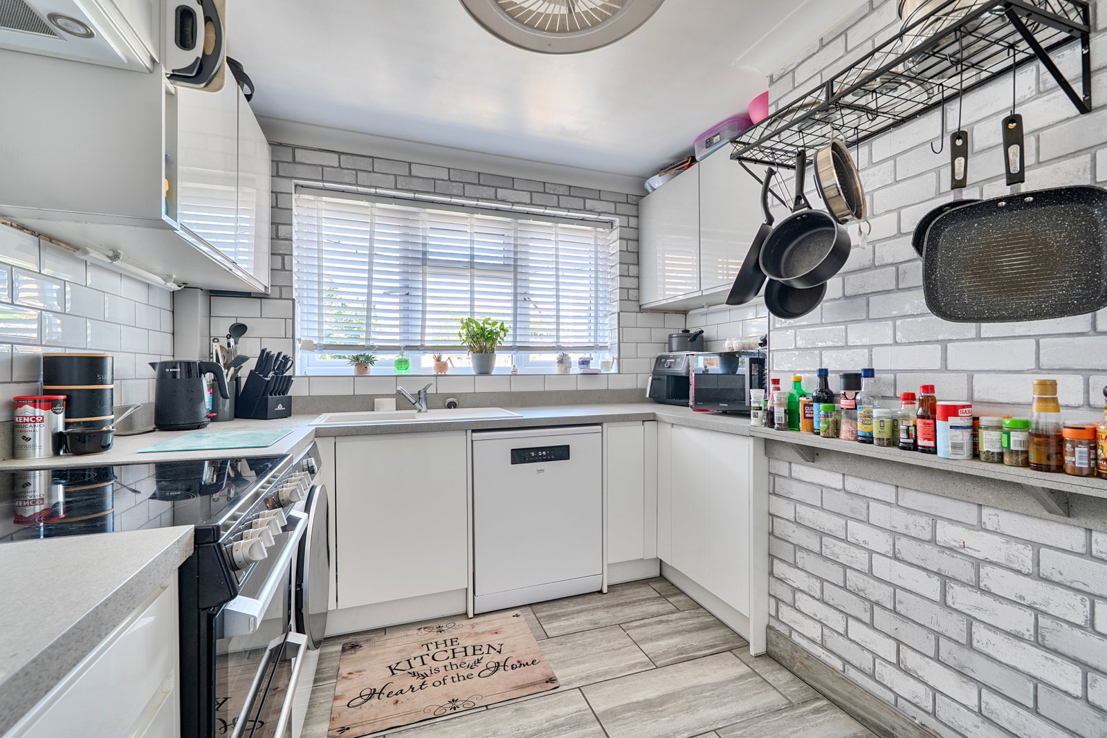 Semi Detached Bungalow for sale in Margate, St Andrews Close, Margate, 686 m²