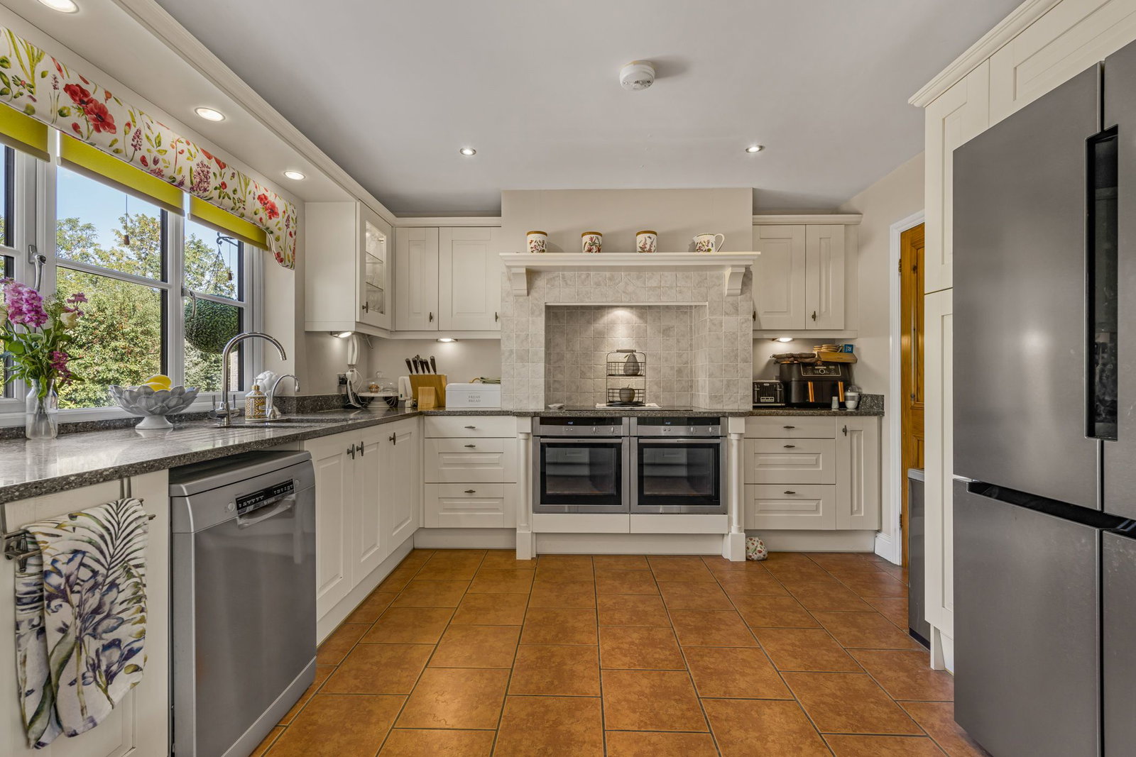 Detached House for sale in Cheltenham, Church Road, Leckhampton, Cheltenham, GL53, 2443 m²