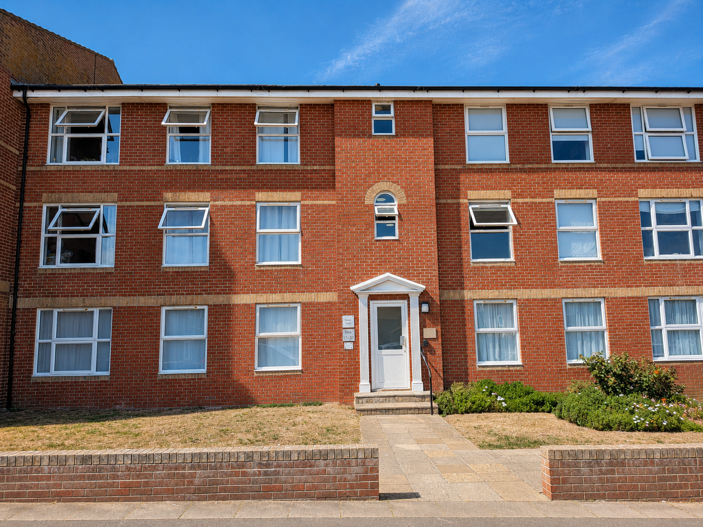Flat for sale in Seaford, Ringmer Road, Seaford, BN25 1AW, 517 m²