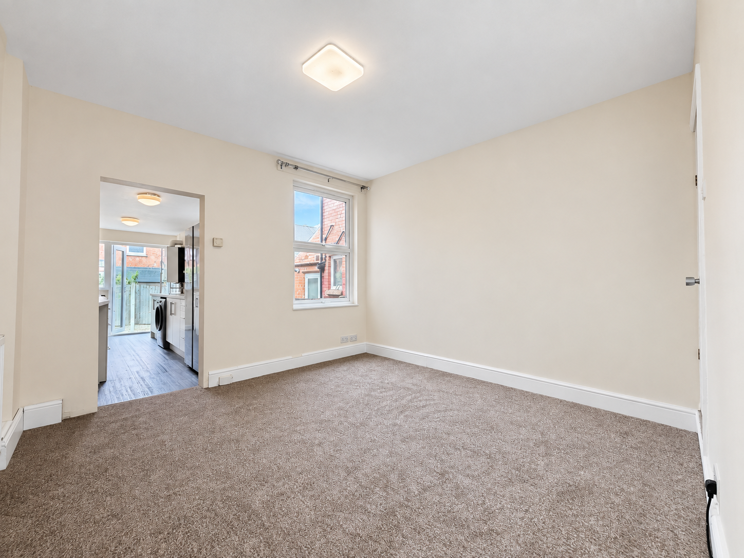 Terraced House for sale in Nottingham, Manvers Road, West Bridgford, Nottingham, NG2 6DJ, 1077 m²