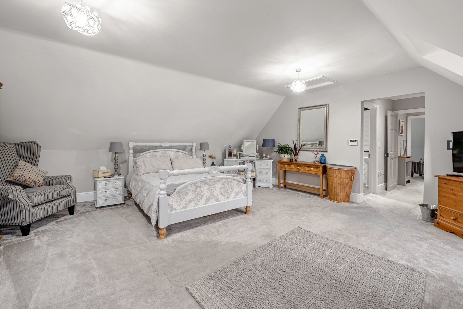 Detached House for sale in York, Selby Road, Riccall, York, YO19 6QP, 3045 m²