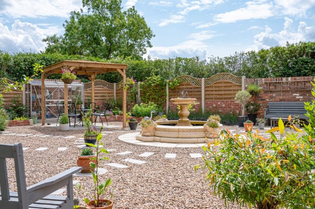Detached House in York 5