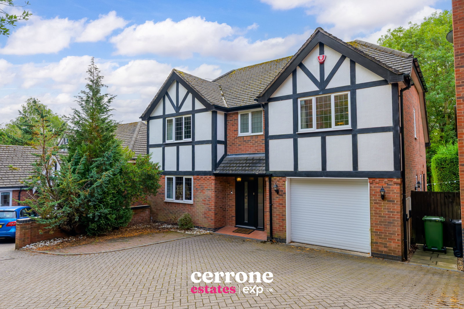 Detached House for sale in Redditch, The Folly, Headless Cross, Redditch, 1755 m²