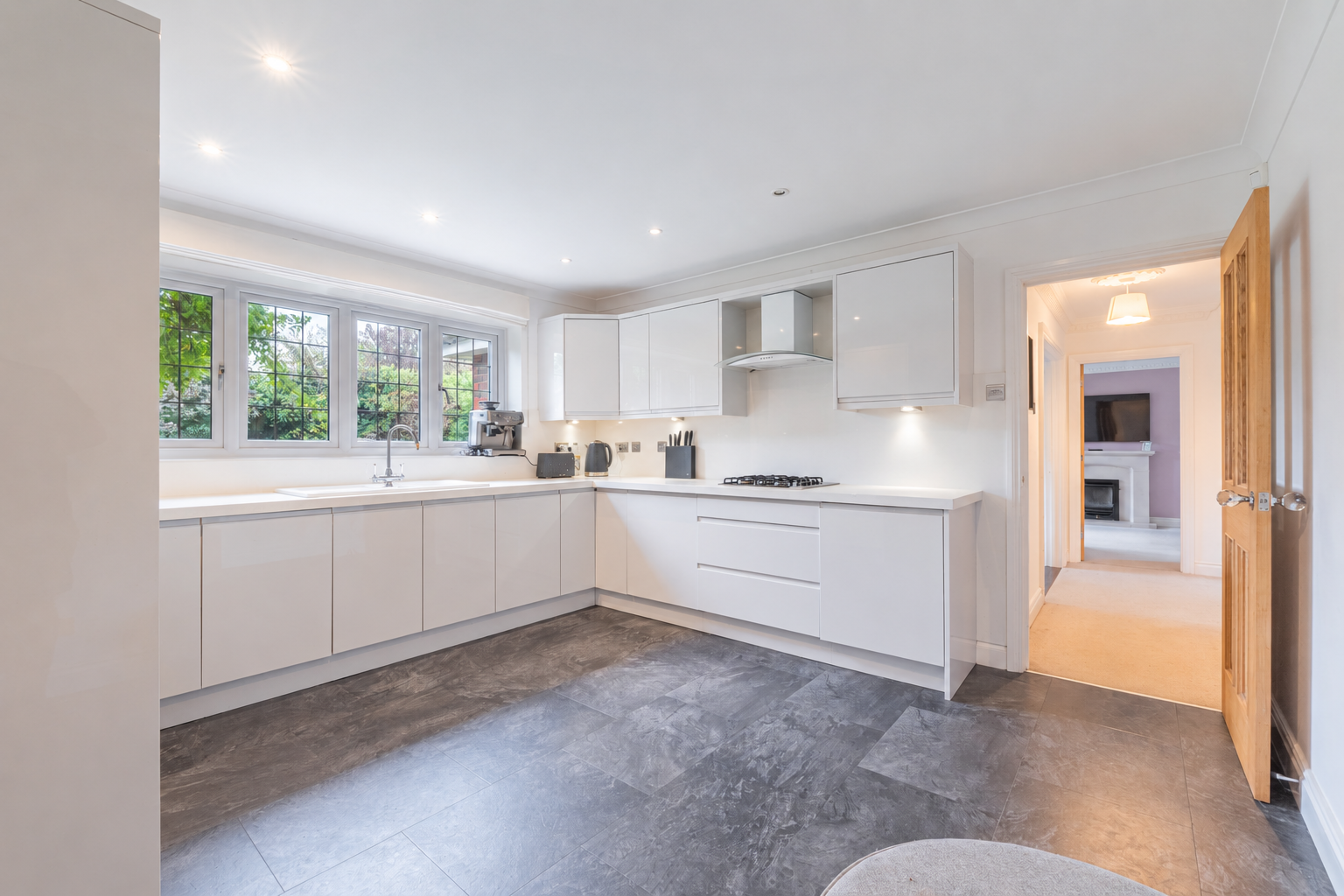 Detached House for sale in Leamington Spa, Fryer Avenue, Leamington Spa, 2001 m²