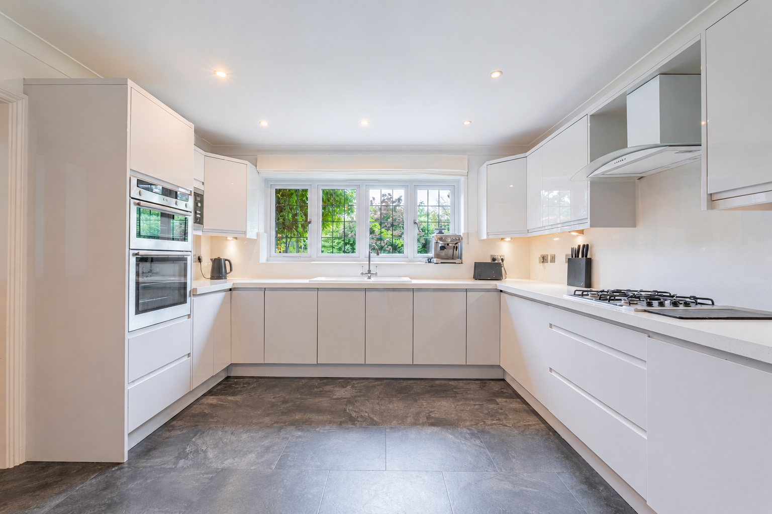 Detached House for sale in Leamington Spa, Fryer Avenue, Leamington Spa, 2001 m²