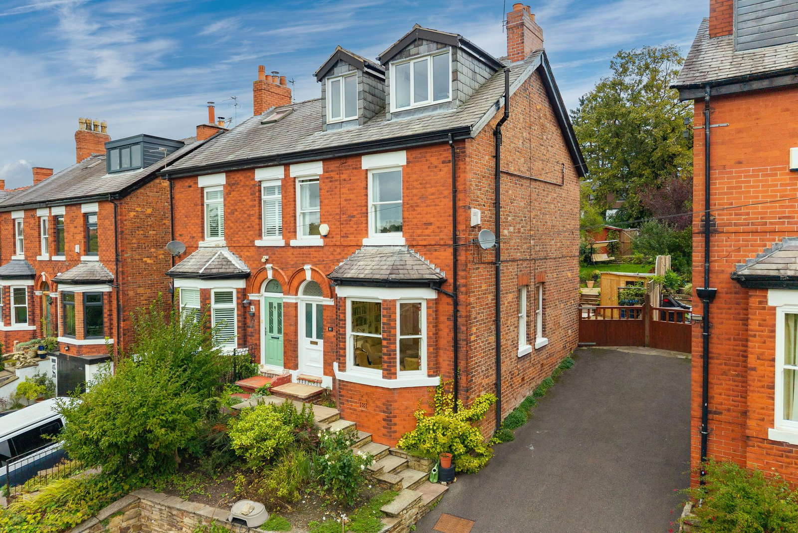 Semi Detached House for sale in Stockport, Longhurst Lane, Marple Bridge, Stockport SK6, 1672 m²
