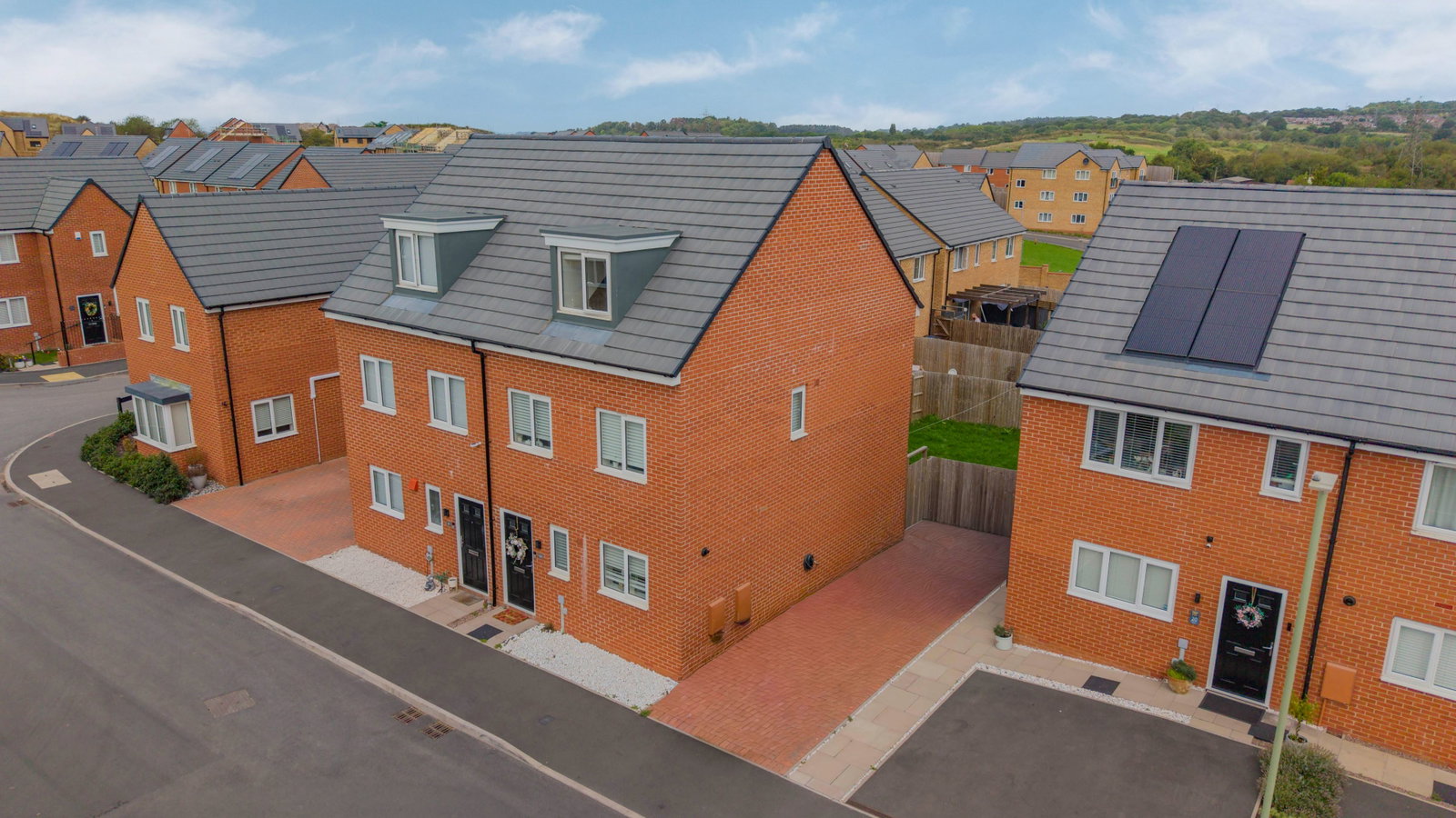 Semi Detached House for sale in Kingswinford, Brickworks Avenue, Kingswinford, DY6 7DU