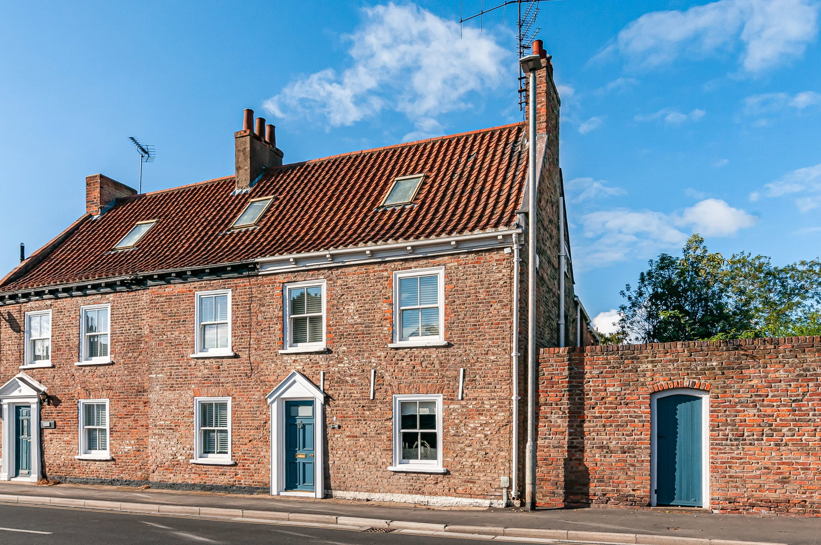 Semi Detached House for sale in Cottingham, Blacksmiths Cottage, Newgate Street, Cottingham, East Yorkshire, HU16 4DT