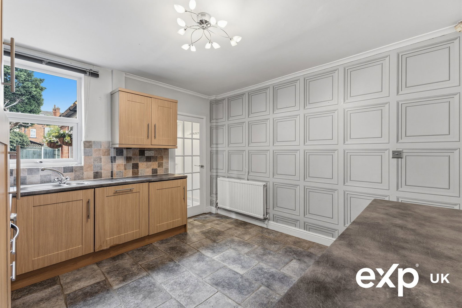 Semi Detached House for sale in Nottingham, Latham Street, Nottingham, NG6 8hq, 838 m²