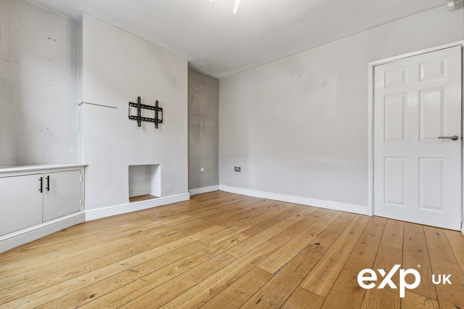 Semi Detached House for sale in Nottingham, Latham Street, Nottingham, NG6 8hq, 838 m²