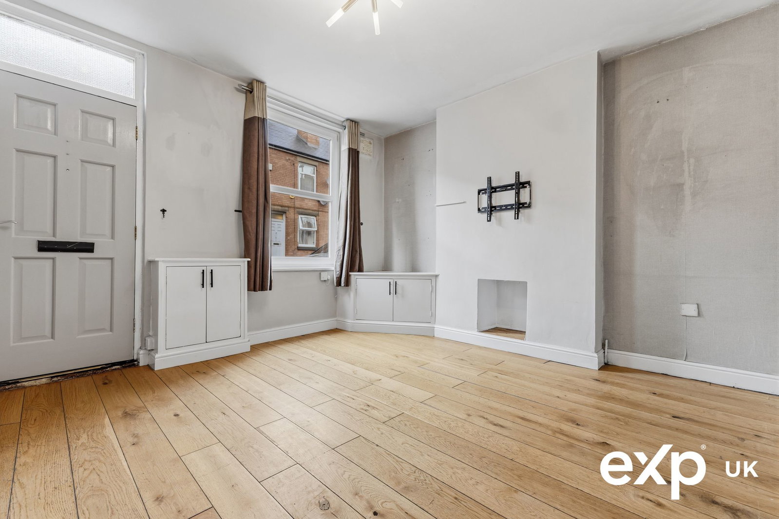 Semi Detached House for sale in Nottingham, Latham Street, Nottingham, NG6 8hq, 838 m²