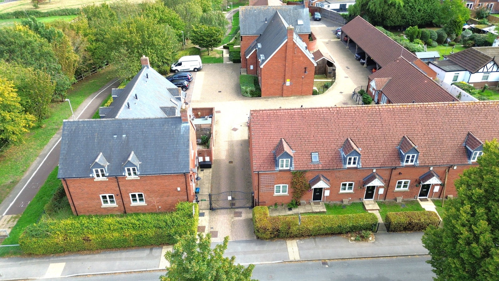 End Of Terrace House for sale in Gloucester, Bridle Court, 99 Hempsted Lane, Gloucester, GL2 5JU