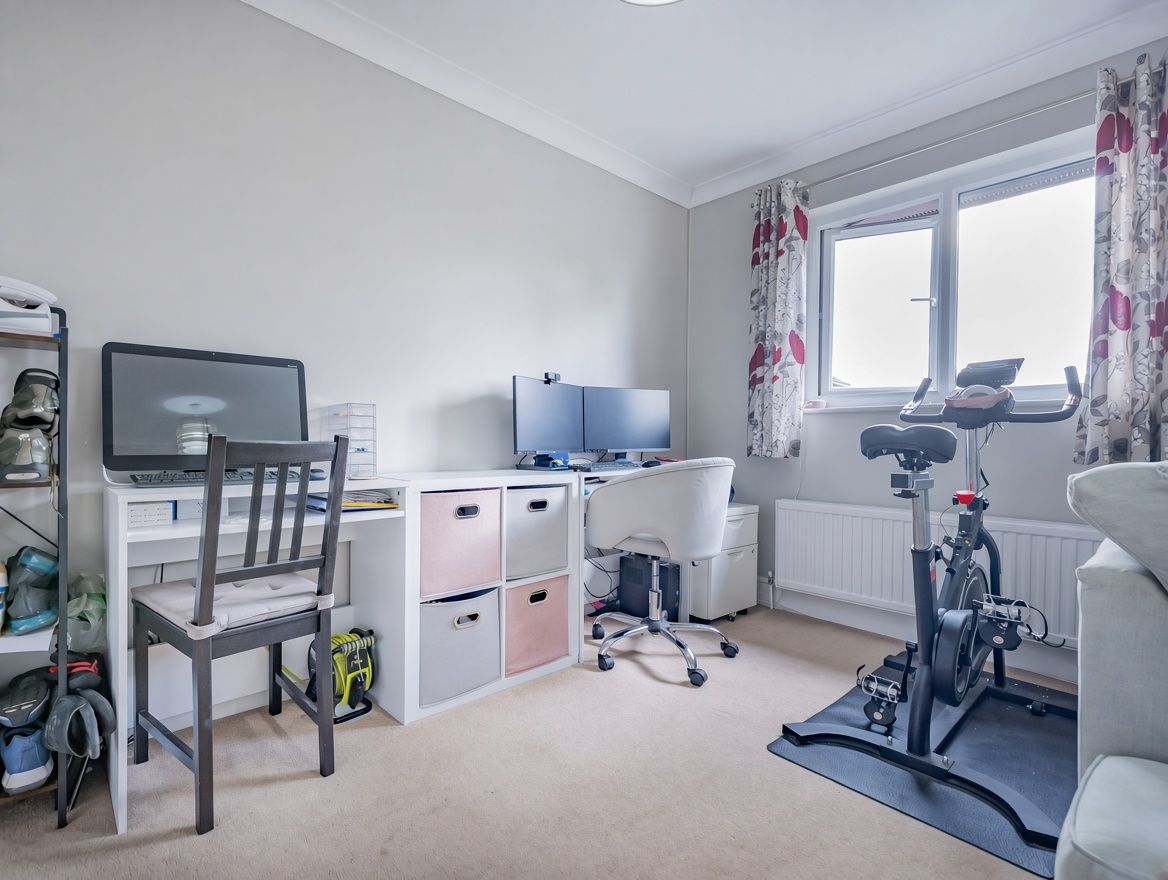 Flat for sale in Crowborough, Crowborough Hill, Crowborough, TN6 2SE