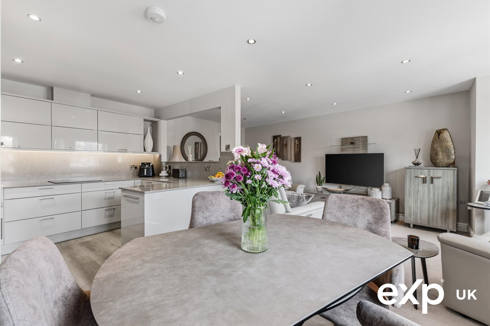 Apartment for sale in Nottingham, Melton Road, West Bridgford, Nottingham, NG2 6UF, 779 m²