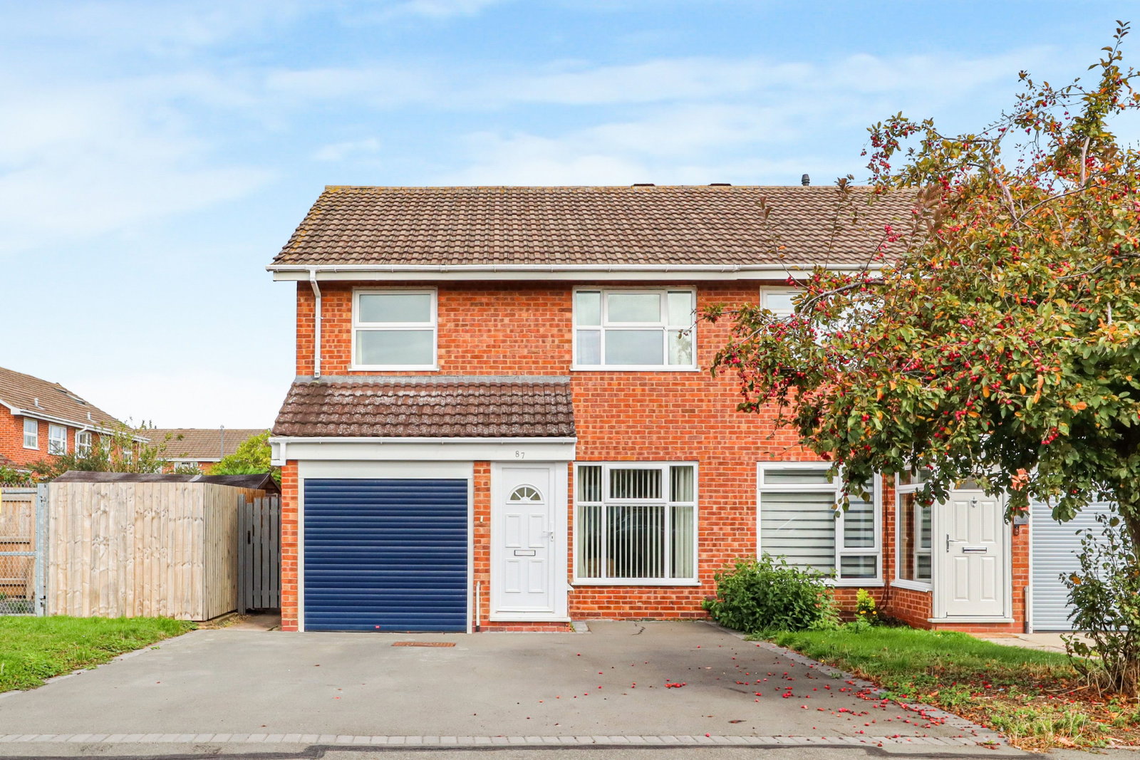 Semi Detached House for sale in Stratford-upon-Avon, Trevelyan Crescent, Stratford-upon-Avon, CV37