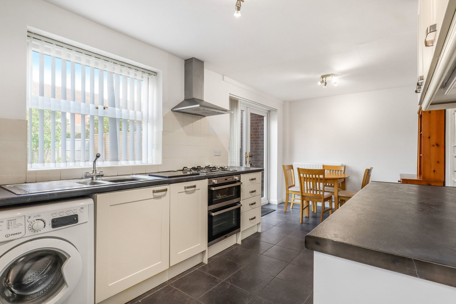 Semi Detached House for sale in Stratford-upon-Avon, Trevelyan Crescent, Stratford-upon-Avon, CV37