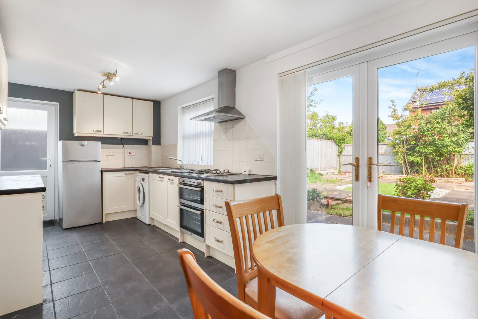 Semi Detached House for sale in Stratford-upon-Avon, Trevelyan Crescent, Stratford-upon-Avon, CV37