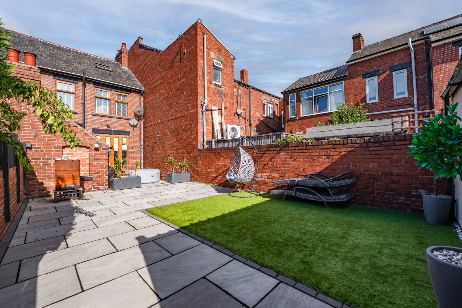 Terraced House for sale in Barnsley, Barnsley Road, Cudworth, S72 8UT, 1302 m²