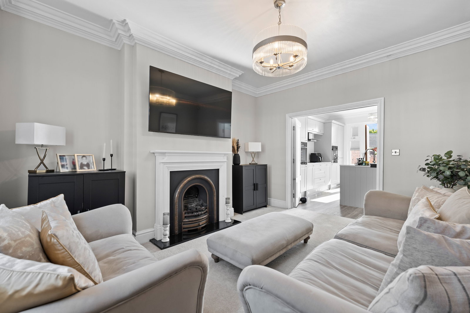 Terraced House for sale in Barnsley, Barnsley Road, Cudworth, S72 8UT, 1302 m²