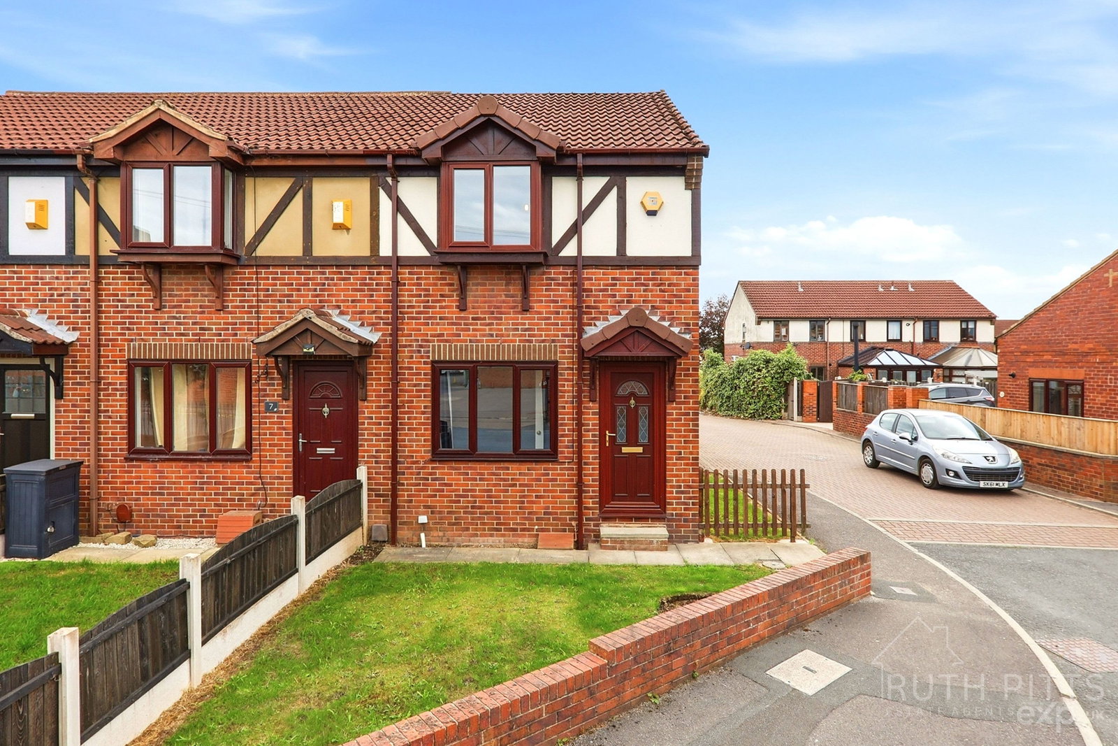 Semi Detached House for sale in Pontefract, Allison Street, Featherstone, WF7