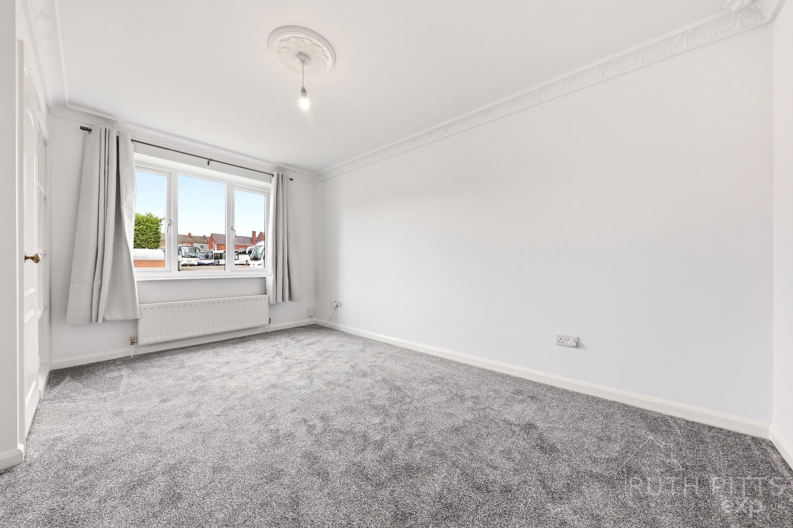 Semi Detached House for sale in Pontefract, Allison Street, Featherstone, WF7