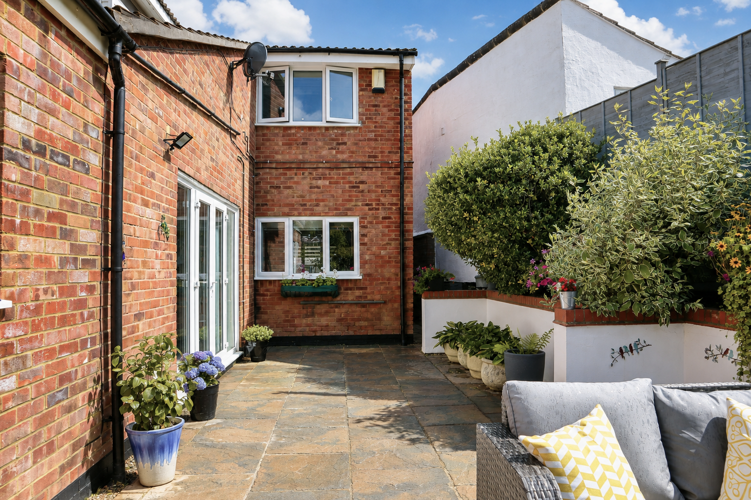 Detached House for sale in Northampton, New Street, Weedon, Northampton, NN7 4QS, 3000 m²