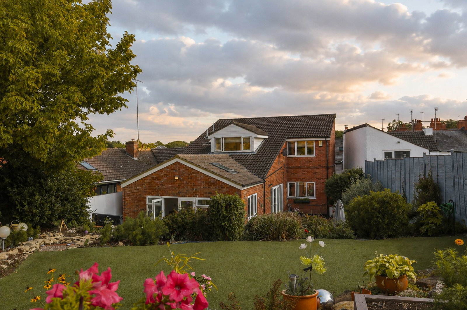 Detached House for sale in Northampton, New Street, Weedon, Northampton, NN7 4QS, 3000 m²