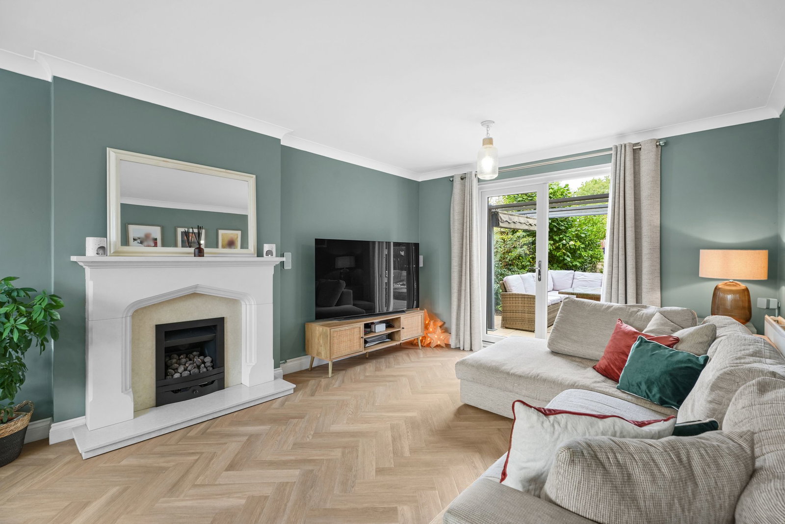 Detached House for sale in Milton Keynes, Dickens Drive, Old Stratford, Milton Keynes, MK19 6NN