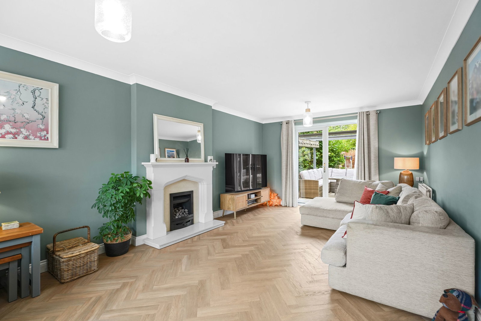 Detached House for sale in Milton Keynes, Dickens Drive, Old Stratford, Milton Keynes, MK19 6NN