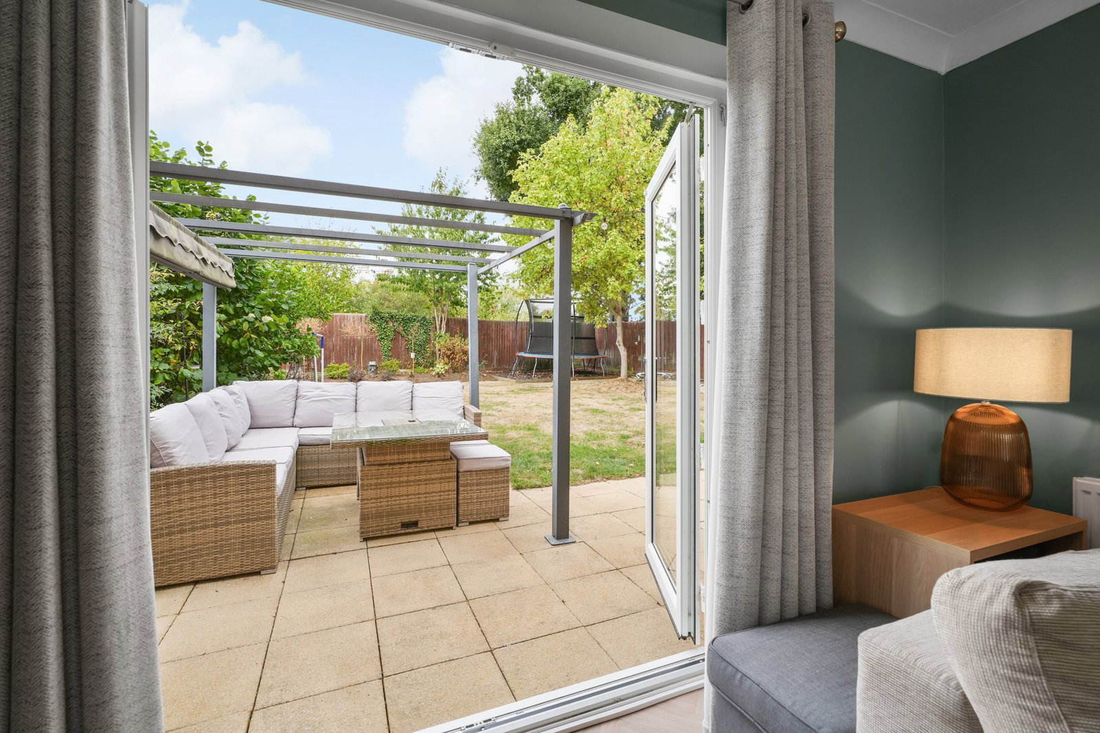 Detached House for sale in Milton Keynes, Dickens Drive, Old Stratford, Milton Keynes, MK19 6NN