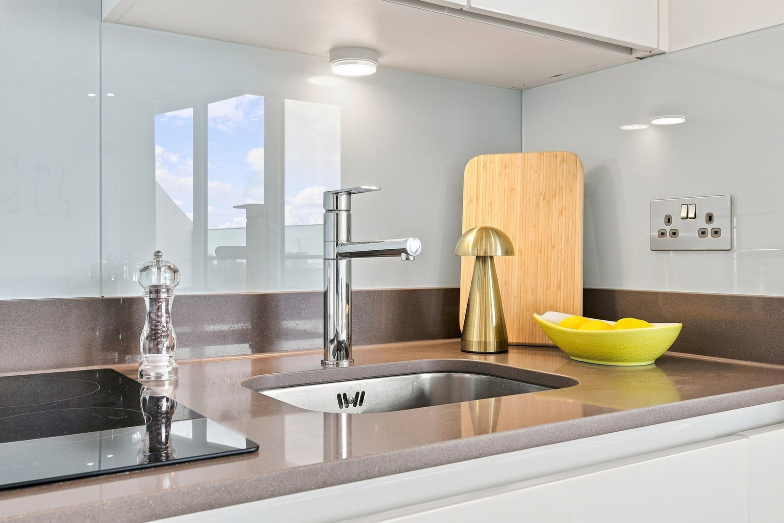 Flat for sale in London, Arena Tower, 25 Crossharbour Plaza, London, E14, 362 m²
