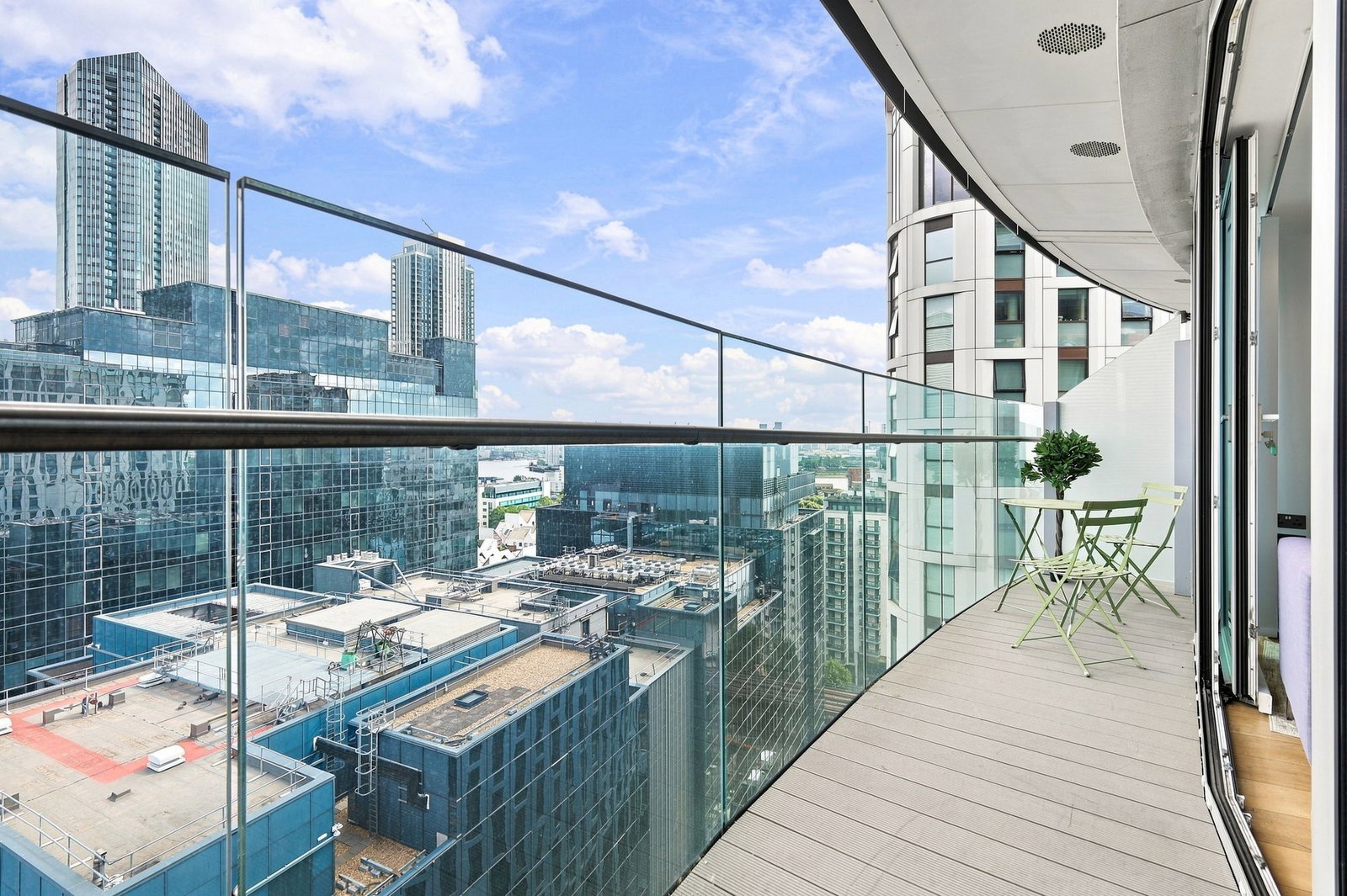 Flat for sale in London, Arena Tower, 25 Crossharbour Plaza, London, E14, 362 m²