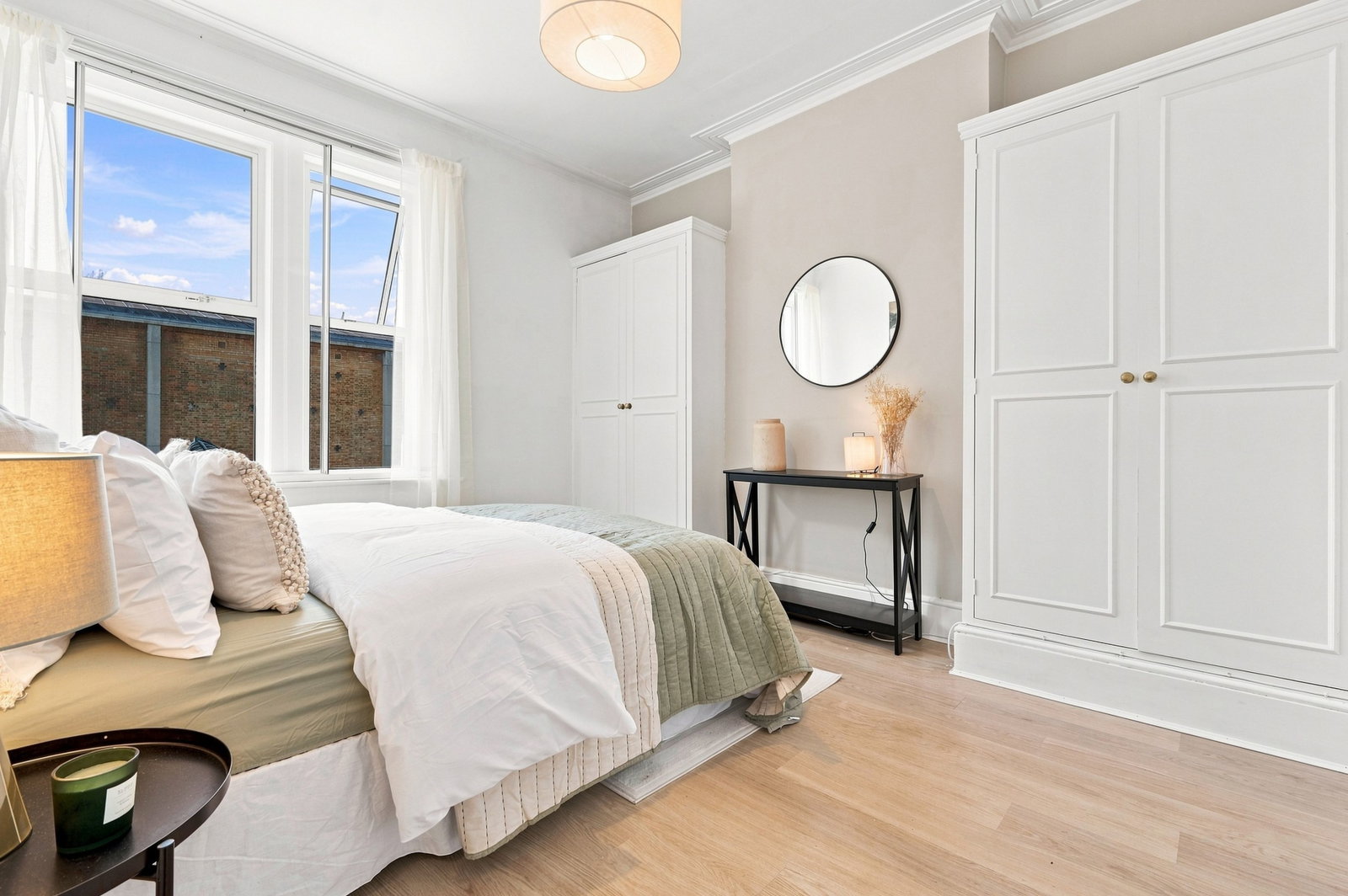 Flat for sale in London, Fulham Palace Road, SW6