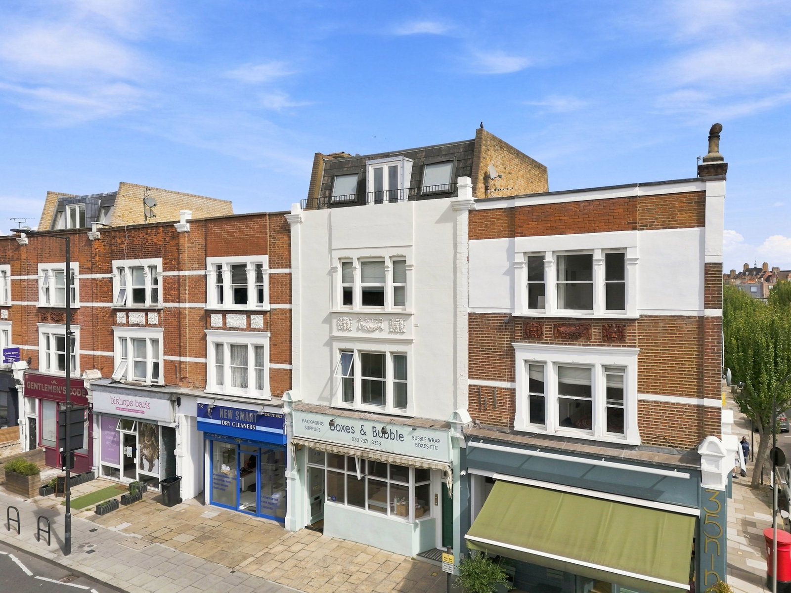 Flat for sale in London, Fulham Palace Road, SW6