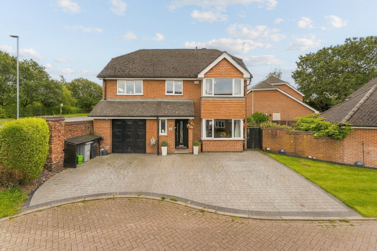 Detached House for sale in Macclesfield, Portmarnock Close, Macclesfield, 1335 m²